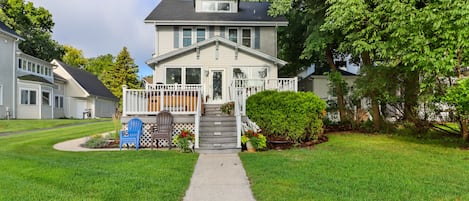 Delavan Lake View with 100' of Shoreline!