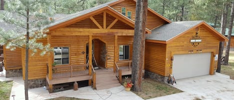 2732 SF Cabin, Come stay and Relax