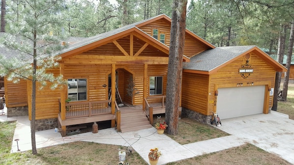 2732 SF Cabin, Come stay and Relax