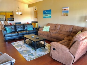 Living Room with WiFi, HDTV & queen sleeper sofa