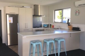 Kitchen and breakfast bar