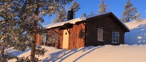 Hütte im Schnee