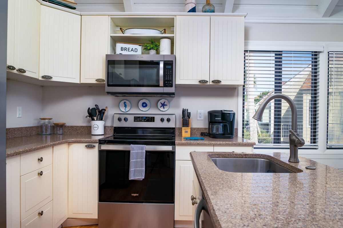 Wonderful 3BR/3BA Sealoft! Perfect Family Home! Neighborhood Pool/Beach!
