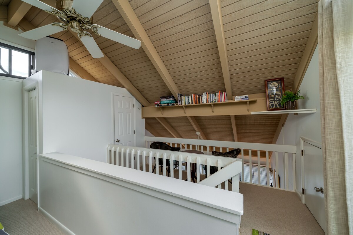 Beautifully renovated Sealoft Villa! Close to the Beach! Great Marsh Views!