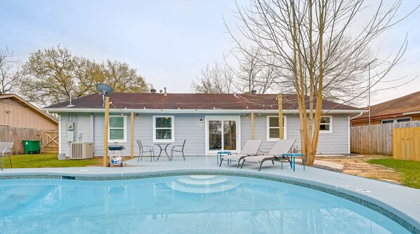 Your Private Retreat Awaits – Dive In!
