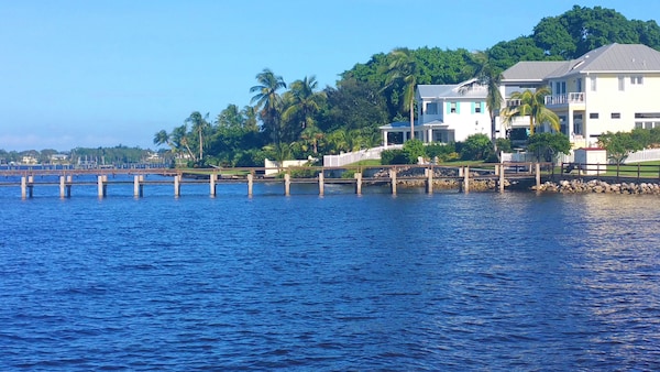 Snug Harbor Area 2 Dormitorios Cottage Con Muelle De La Comunidad - Caribe