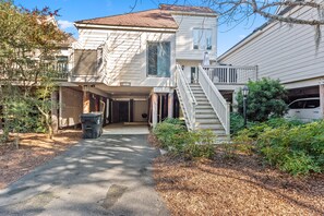 777 Spinnaker - A great 2 bedroom villa with fabulous lagoon and golf views!