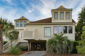 The fabulous 3 BR/2 BA Spinnaker has ocean views and is close to everything!