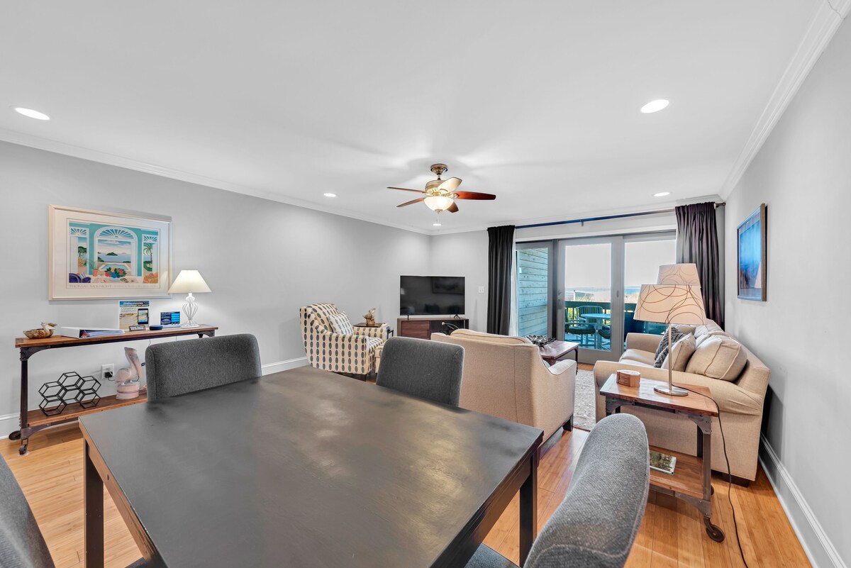 Beautifully Renovated! Tastefully Decorated! On Pelican Beach! Pet Friendly!
