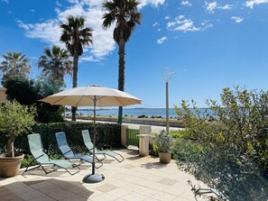 Ein Platz in der Sonne direkt am Meer (Warmwasserdusche gleich am Gartentürchen)
