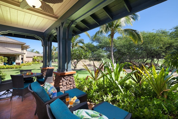 Spacious Lanai with Outdoor Seating Set