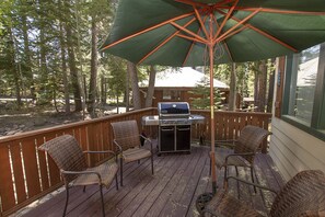 Cozy Cabin Exterior Front Deck