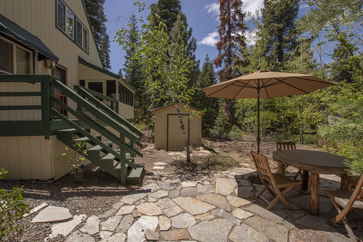 Carnelian Bay Hideaway: Lovely Well Appointed 3 Bedroom North Tahoe Cabin