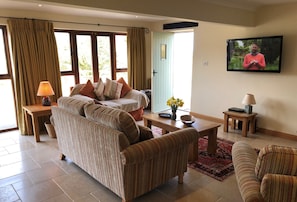 Ground floor: Sitting room area