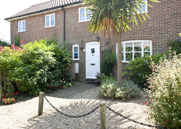 Little Chequers Holiday Cottage