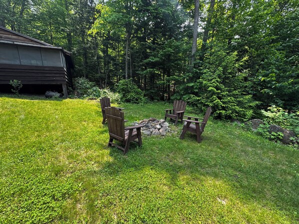 Personal fire pit right outside the cabin. We provide the firewood!
