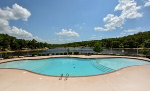 Brand New Pool at Lake - Steps Away