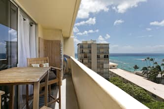 King Bed - Private Lanai, Pacific Ocean view Studio w/ Full Kitchen