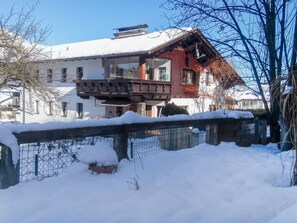 Himmel, Schnee, Gebäude, Eigentum, Fenster, Baum, Ast, Haus, Einfrieren, Nachbarschaft