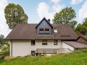 Stugans exteriör [sommar]