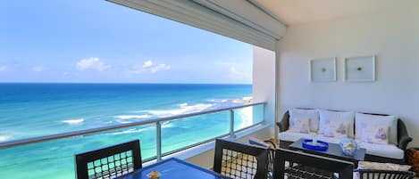 Balcony View to the ocean. 