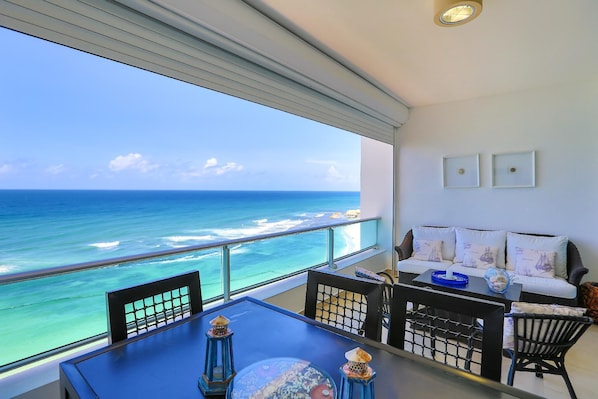 Balcony View to the ocean. 