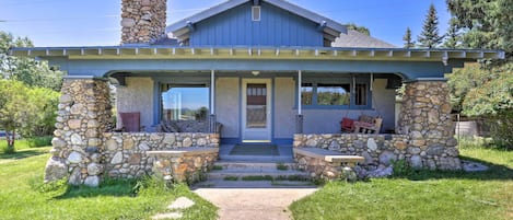 Custer Vacation Rental | 4BR | 3BA | 3,500 Sq Ft | Steps Required