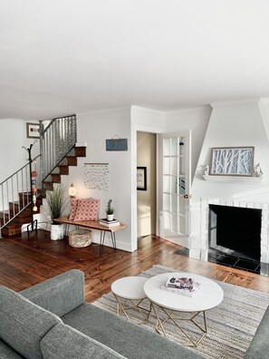 Living room/doorway to downstairs bedroom