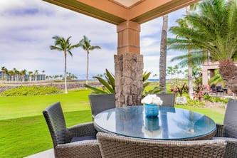 Updated condo with golf discounts, pool & Hilton pass- December Dates Available!