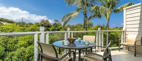 Beautiful Tropical Setting Perfect for Al Fresco Dining