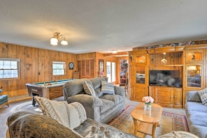 The house features 2 bedrooms, a loft, game room, 1 bathroom and sleeping for 6.