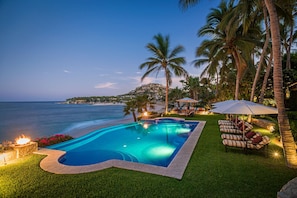 With spectacular landscaping that overlooks Palmilla Beach, Casa Koll Estate is perfect for you and your family!