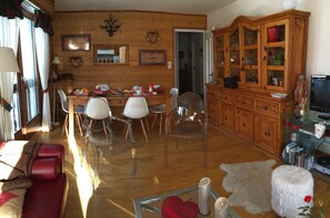 Séjour, coin salle à manger