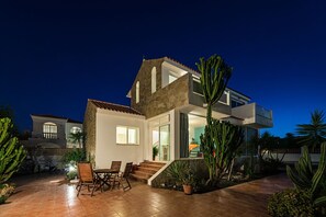 Casa Velero at night..silence 