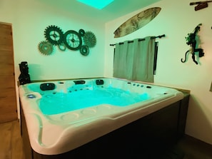 Private spa tub