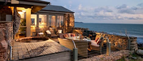 Beach House with Hot Tub, Fabulous 180 Degree Sea Views, Pure Luxury