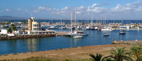 stunning views of the Tomas Maestre Marina from the lounge and balcony