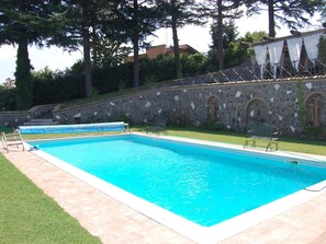 Swimming Pool, Property, Grass, Leisure, Real Estate, House, Lawn, Backyard, Building, Vacation