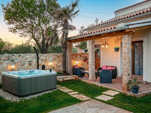 Piscine, Meubles, Recours, Mobilier De Jardin, Domicile, Chaise, Porte, Eco Hôtel, Patio, Luminaire Plomberie
