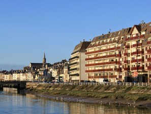 L'Eau, Ciel, Bâtiment, Nuage, Fenêtre, Maison, Plante, Cours D'Eau, Banque, Design Urbain