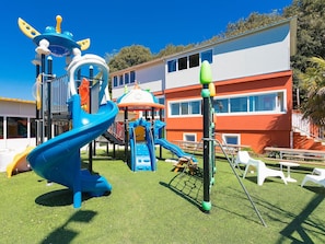 Pflanze, Natur, Blau, Himmel, Freizeit, Rutsche, Schatten, Öffentlicher Raum, Erholung, Spielplatz Rutsche