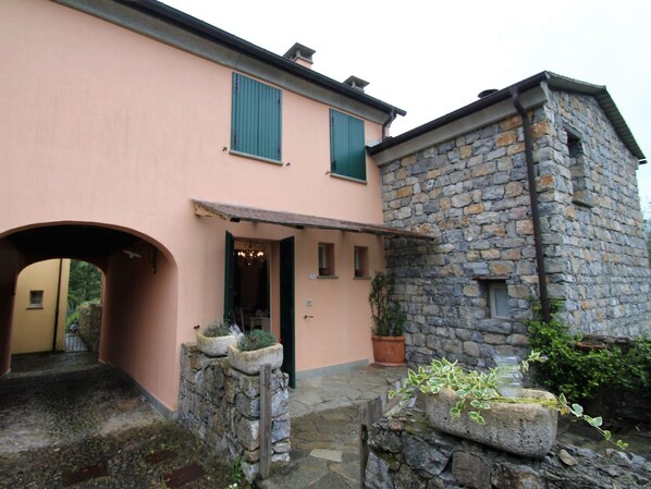 Eigentum, Gebäude, Haus, Grundeigentum, Wand, Hütte, Die Architektur, Zuhause, Fassade, Estate
