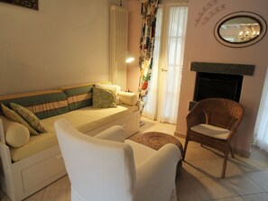 Zimmer, Eigentum, Wohnzimmer, Möbel, Interior Design, Fussboden, Haus, Wand, Gebäude, Tabelle