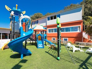 Pflanze, Natur, Blau, Himmel, Freizeit, Rutsche, Schatten, Öffentlicher Raum, Erholung, Spielplatz Rutsche