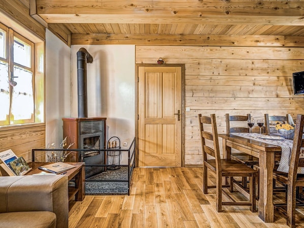 Room, Property, Building, Furniture, Interior Design, Floor, House, Wood, Wood Flooring, Ceiling