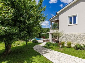 House, Residential Area, Home, Shrub, Garden, Cottage, Estate, Flagstone, Landscaping