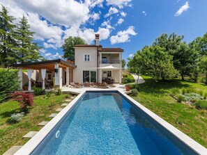House, Home, Swimming Pool, Cottage, Estate, Garden, Water Feature, Villa, Landscaping, Eco Hotel