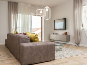 Möbel, Zimmer, Interior Design, Wohnzimmer, Fussboden, Eigentum, Vorhang, Wand, Couch, Tabelle