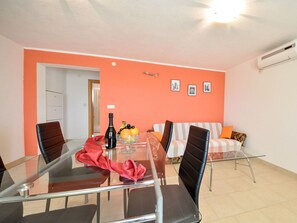 Zimmer, Eigentum, Rot, Decke, Interior Design, Orange, Haus, Wohnzimmer, Gebäude, Fussboden