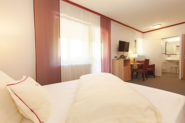 Doppelzimmer Classic mit Dusche/Badewanne und WC-Doppelzimmer Classic